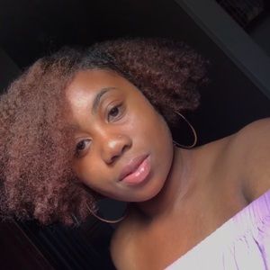 Meet your Posher, Elexis